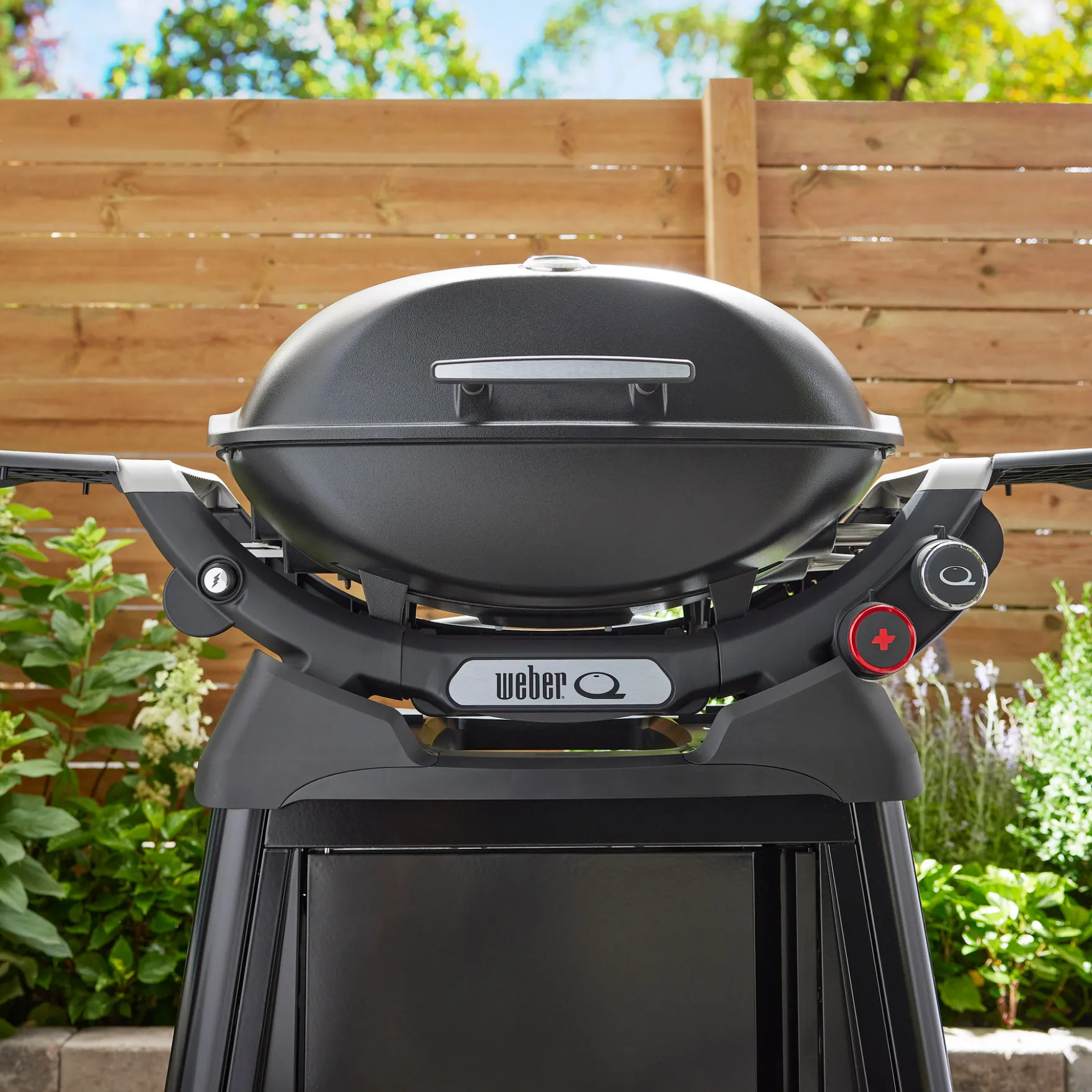Q 2800N+ Gasgrill mit Premium-Rollwagen
