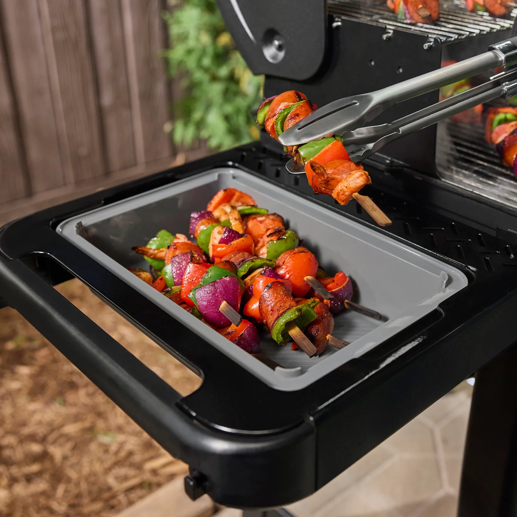 Weber Works Aufbewahrungsbox mit Schneidebrett-Deckel